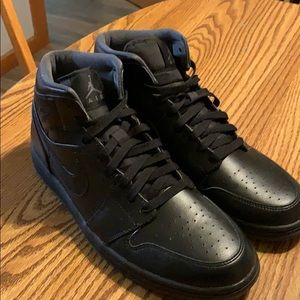 Jordan 1 retro Mid Size 12 NEW